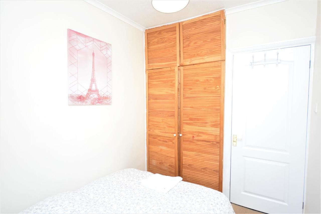 London Deluxe 3 Bedroom House With Parking Space 다게넘 외부 사진