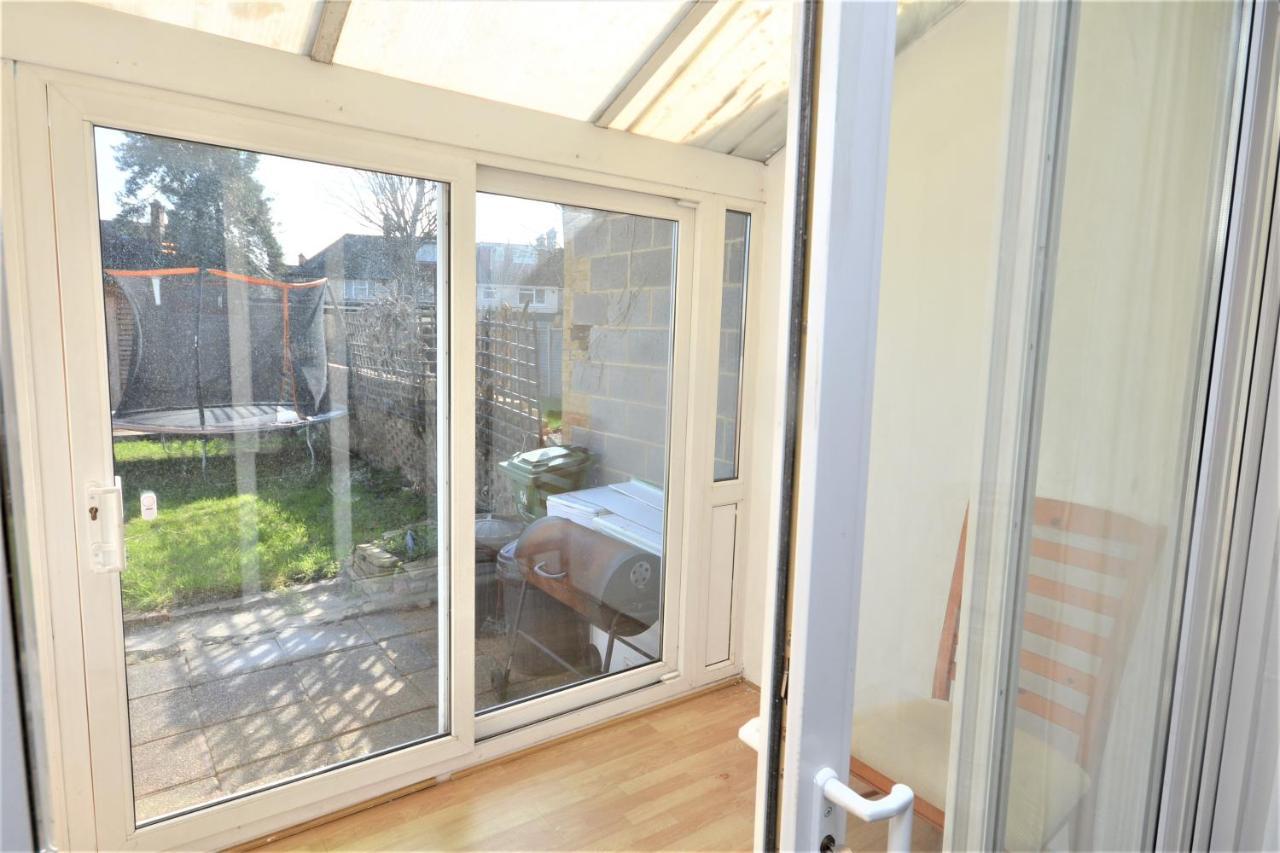 London Deluxe 3 Bedroom House With Parking Space 다게넘 외부 사진