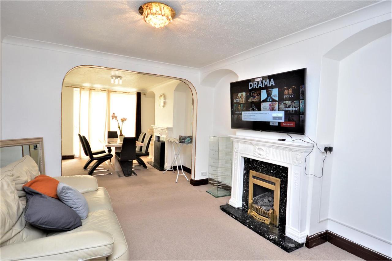 London Deluxe 3 Bedroom House With Parking Space 다게넘 외부 사진