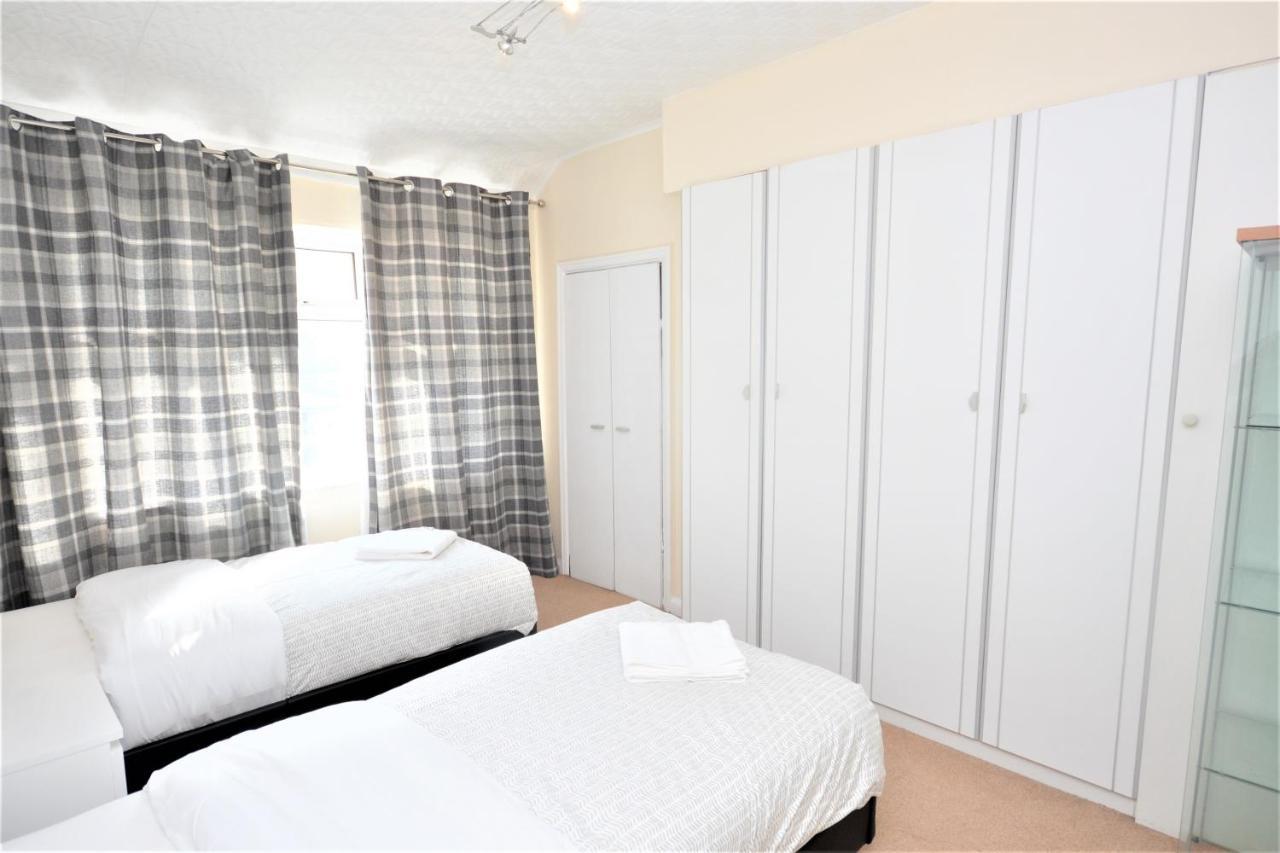 London Deluxe 3 Bedroom House With Parking Space 다게넘 외부 사진