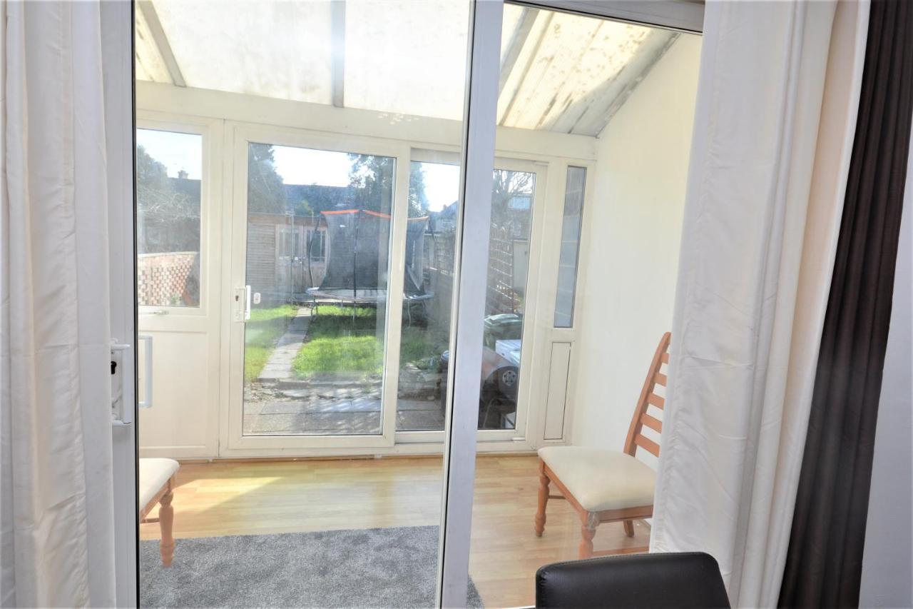 London Deluxe 3 Bedroom House With Parking Space 다게넘 외부 사진