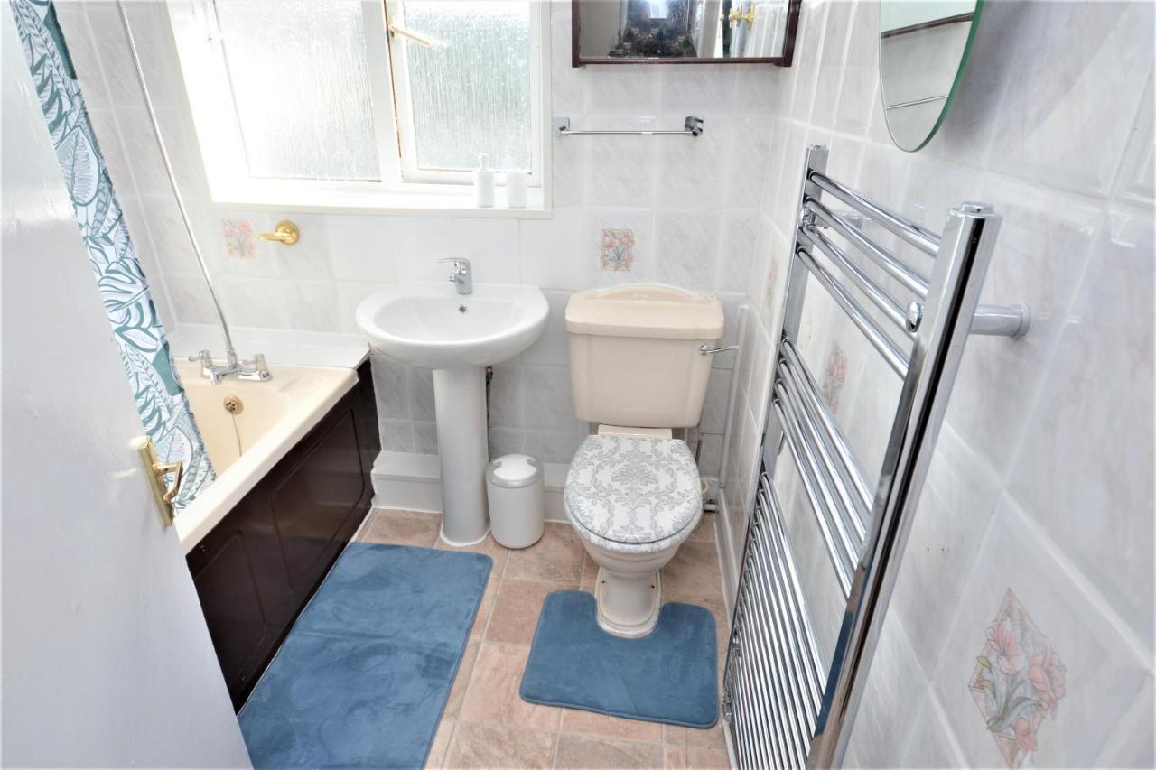 London Deluxe 3 Bedroom House With Parking Space 다게넘 외부 사진