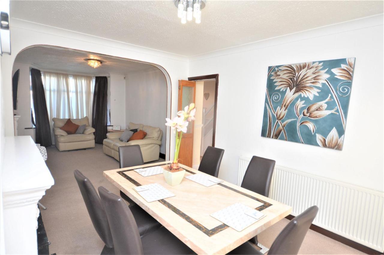 London Deluxe 3 Bedroom House With Parking Space 다게넘 외부 사진
