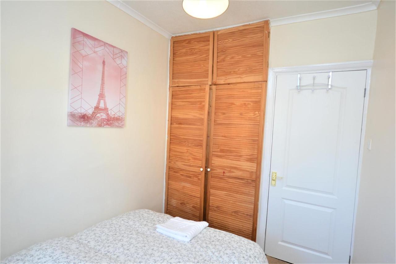 London Deluxe 3 Bedroom House With Parking Space 다게넘 외부 사진