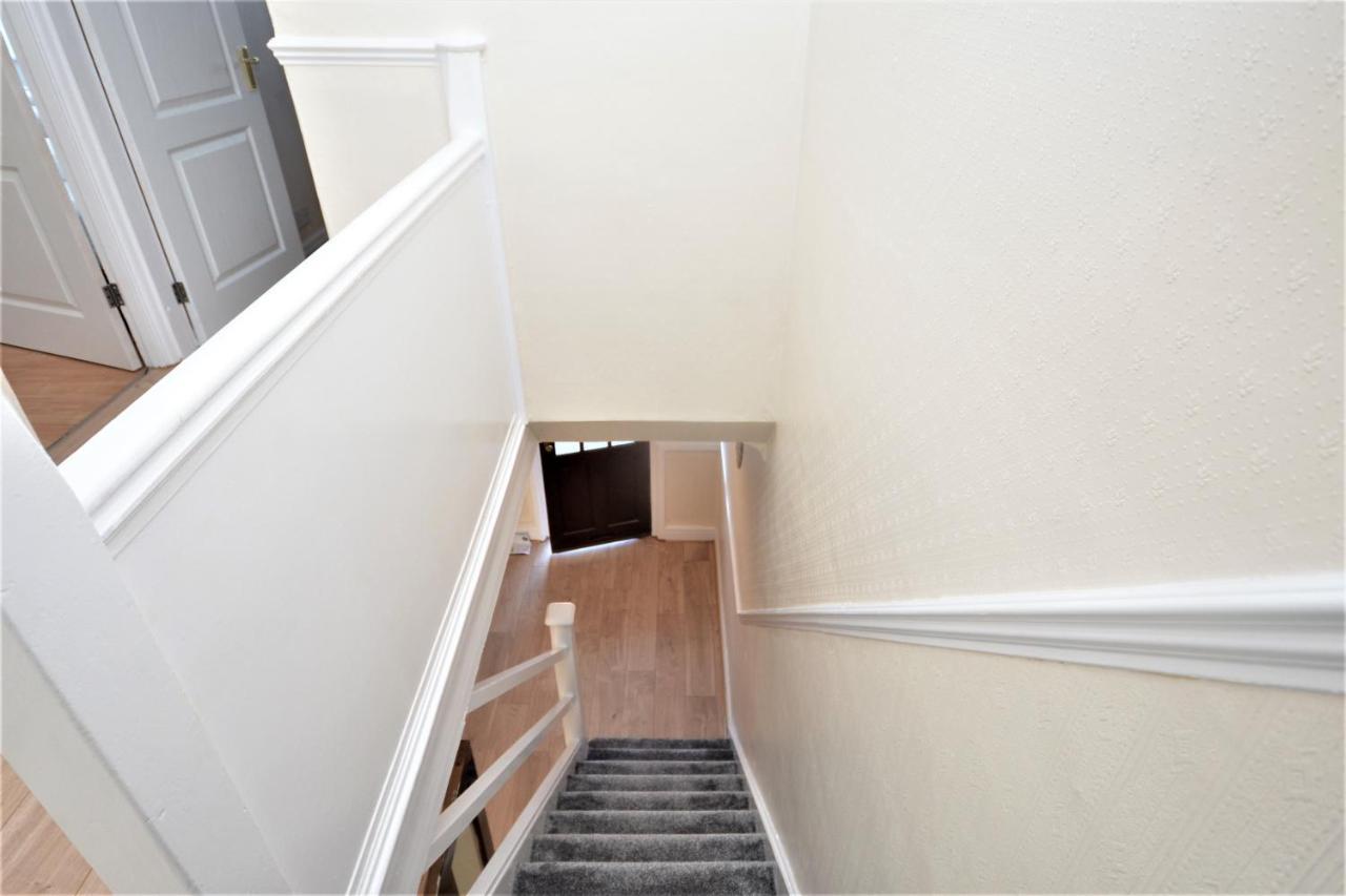 London Deluxe 3 Bedroom House With Parking Space 다게넘 외부 사진